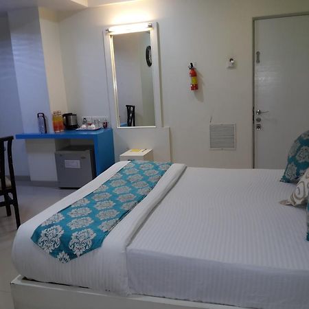 Hotel Peace Park Panvel Luaran gambar