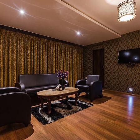 Hotel Peace Park Panvel Luaran gambar