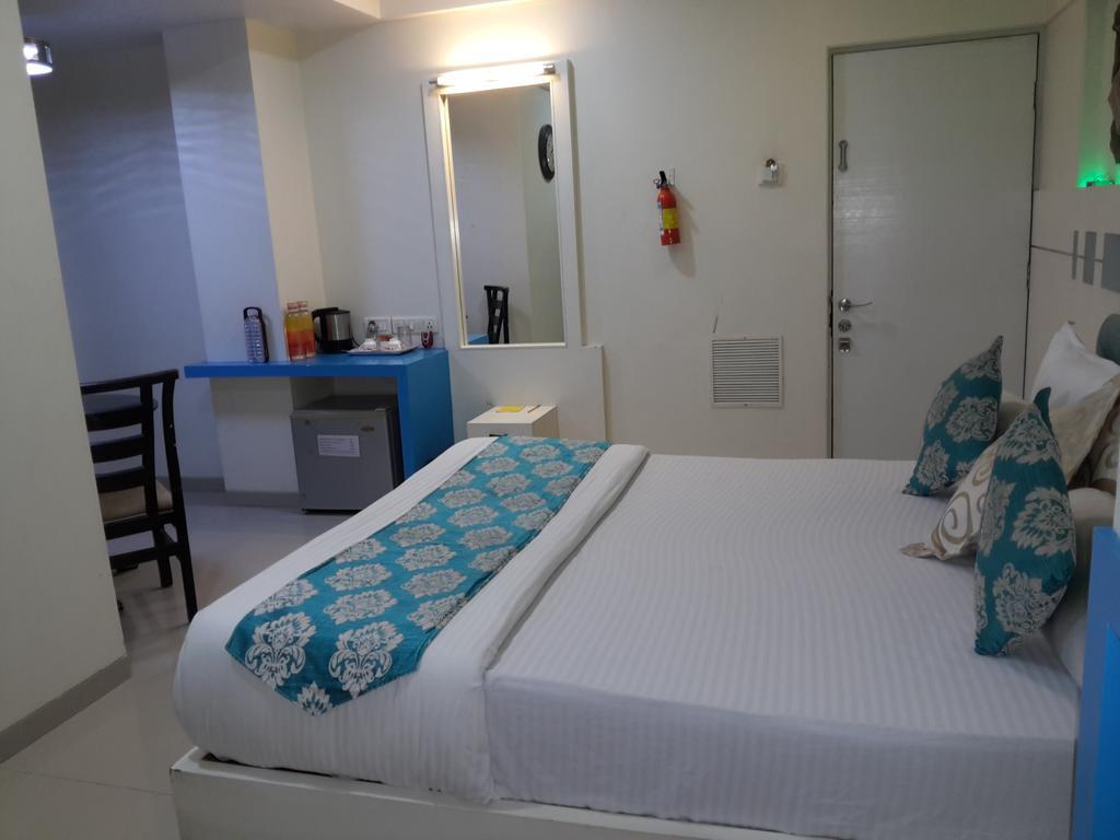Hotel Peace Park Panvel Luaran gambar