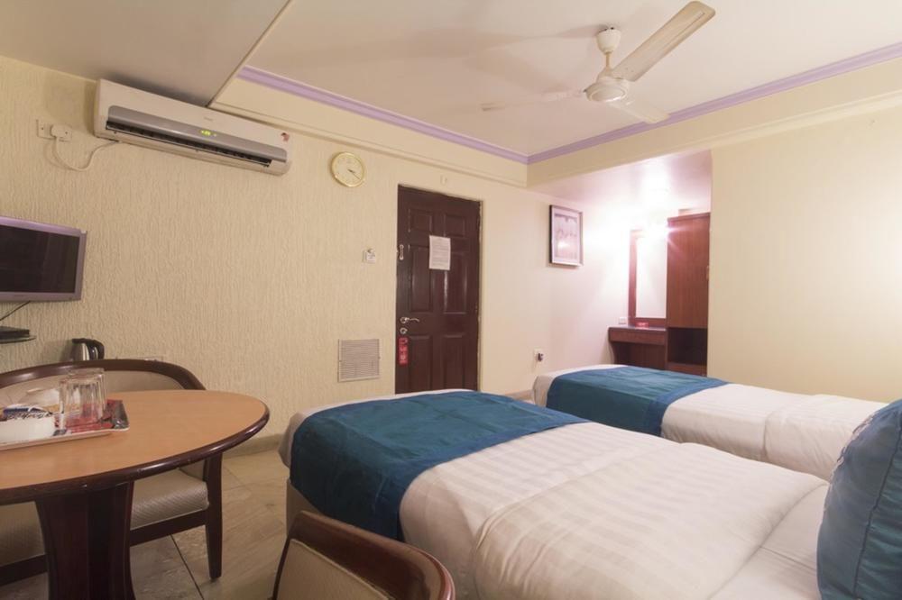 Hotel Peace Park Panvel Luaran gambar